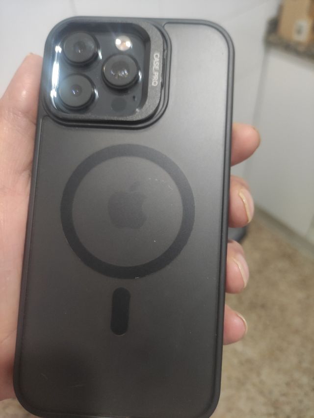 Funda negra iPhone 16 Pro Max