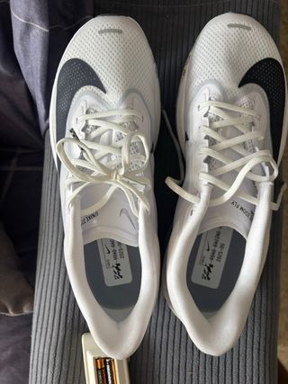 Zapatillas Nike ZoomX - blancas y negras