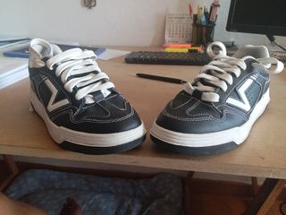 Zapatillas Vans - Negras y Blancas