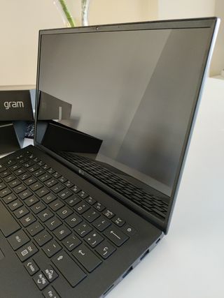 Ordenador Portátil LG Gram 14Z90P, i7, 16GB, 512GB