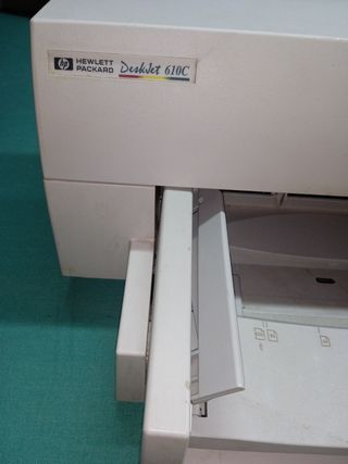 Impresora vintage blanca