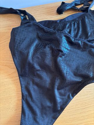 Costume da bagno due pezzi nero in pelle
