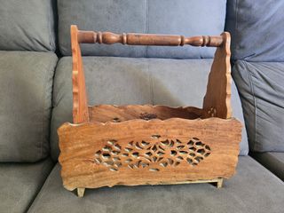 Revistero madera tallado