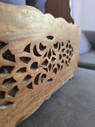 Revistero madera tallado