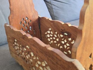 Revistero madera tallado