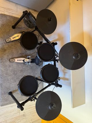 ALESIS DM7X Batería electrónica