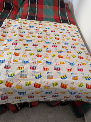 Funda nórdica para cuna con estampado de tambores