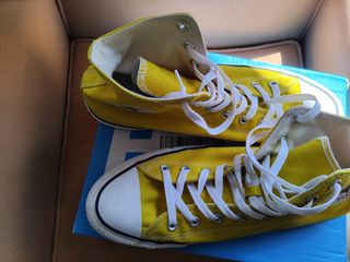 Converse amarillas altas