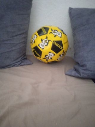 Pelota fútbol amarilla panda