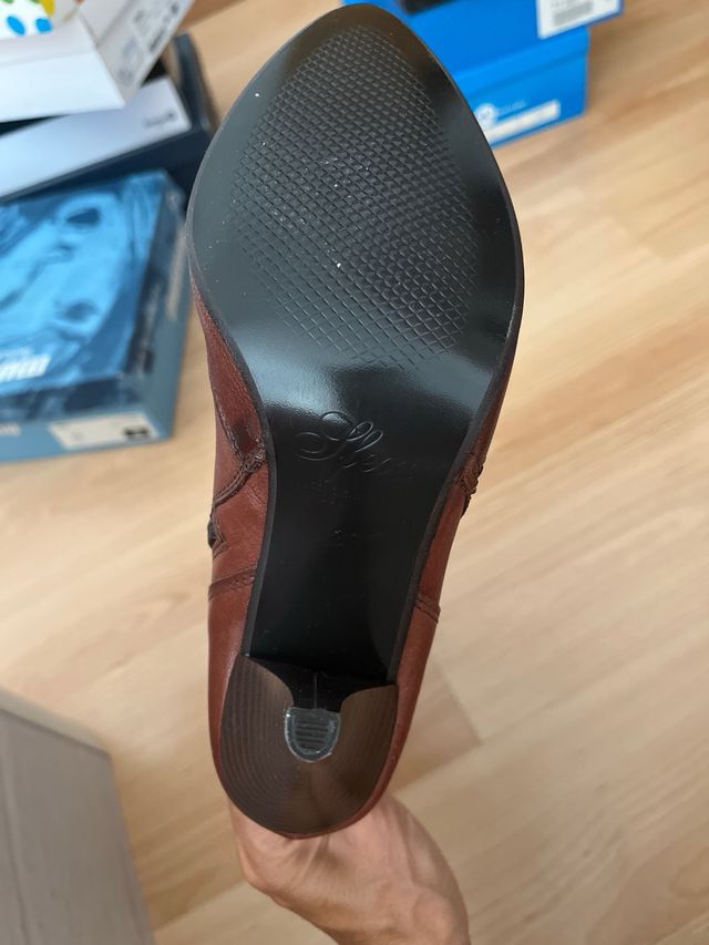 Bota alta marrón piel