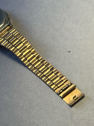 Reloj Casio Illuminator dorado