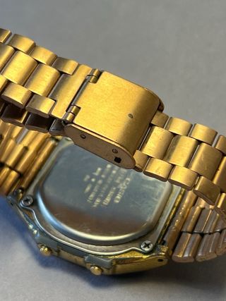 Reloj Casio Illuminator dorado