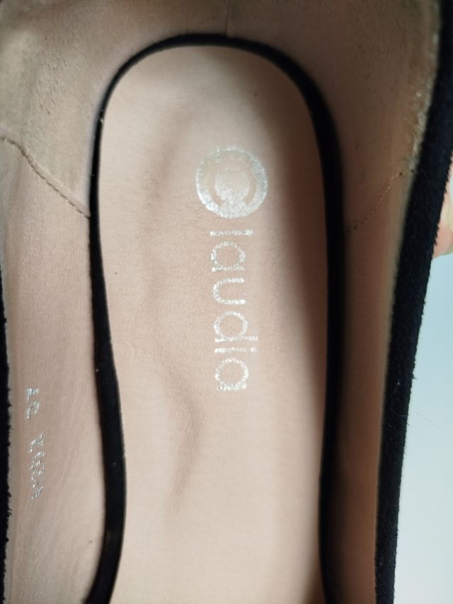 Tacones negros de ante