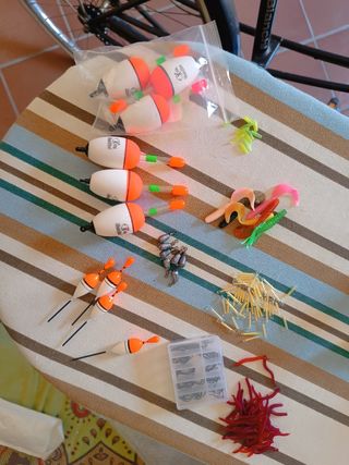 Set Pesca: Galleggianti, Piombini & Esche