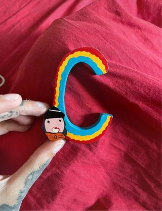 Lettera C legno colorata