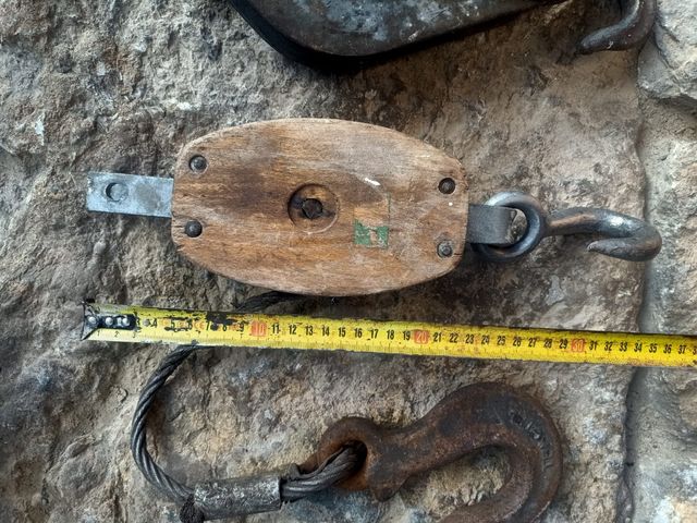 2 Polea / Roldana antiguas + Gancho antiguo