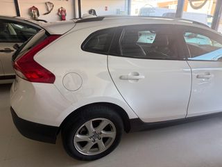 VOLVO V40 Cross Country 1.6 D2 Momentum Auto