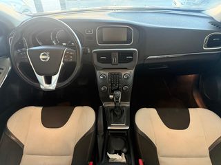 VOLVO V40 Cross Country 1.6 D2 Momentum Auto