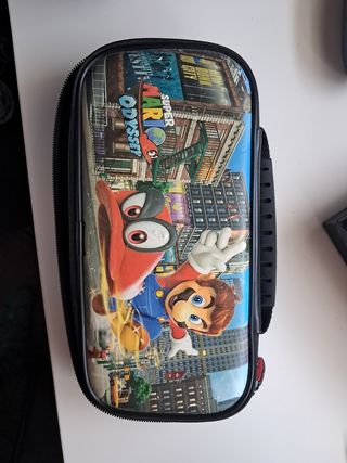 Nintendo Switch roja y negra con mando y funda