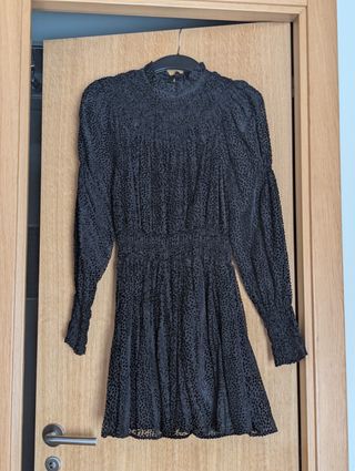 Vestido negro corto