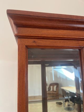 Vitrina antigua de madera