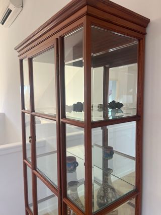 Vitrina antigua de madera