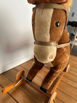 Caballo balancín de madera