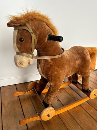 Caballo balancín de madera
