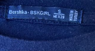 Camiseta Bershka azul con parches