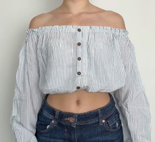 Blusa blanca y azul a rayas