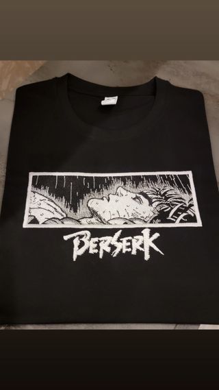 Maglietta Berserk ricamata