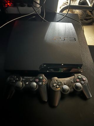 PS3 (PlayStation 3) + 2 mandos+7juegos
