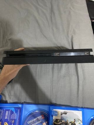 PS4 Slim 1TB + 3 juegos