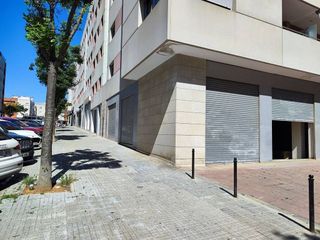 Local comercial en alquiler en Les Arenes - La Grípia  Can Montllor en Terrassa