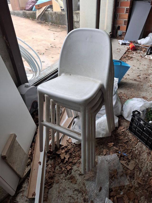 4 Sillas Ikea blancas de plástico