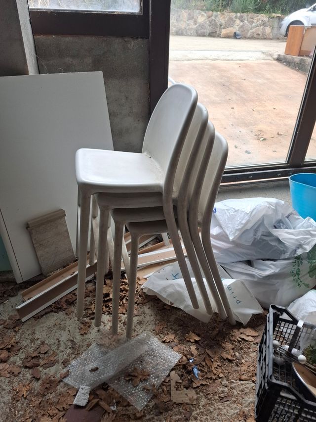 4 Sillas Ikea blancas de plástico