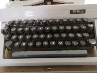 Máquina escribir antigua marca Erika
