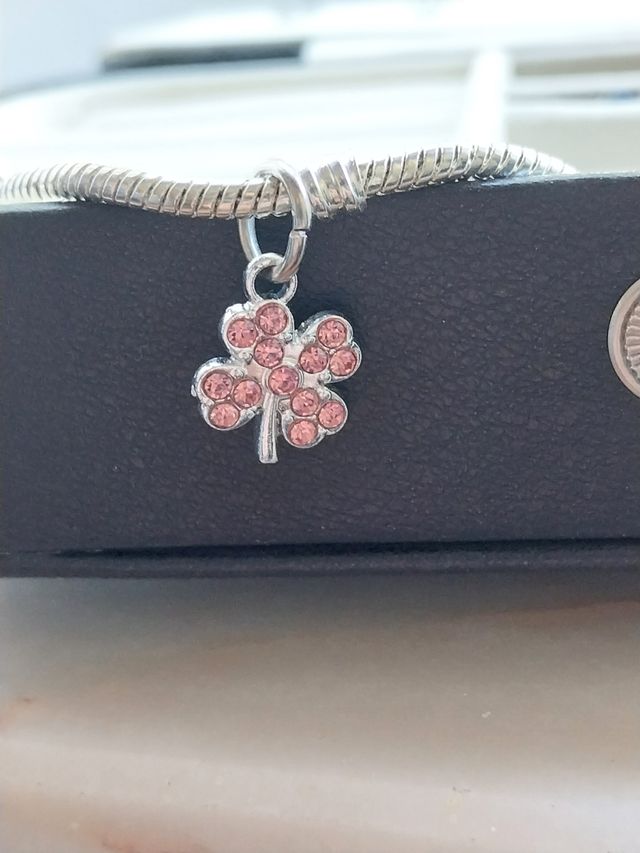 Pingentes Trevo Rosa e Prateada