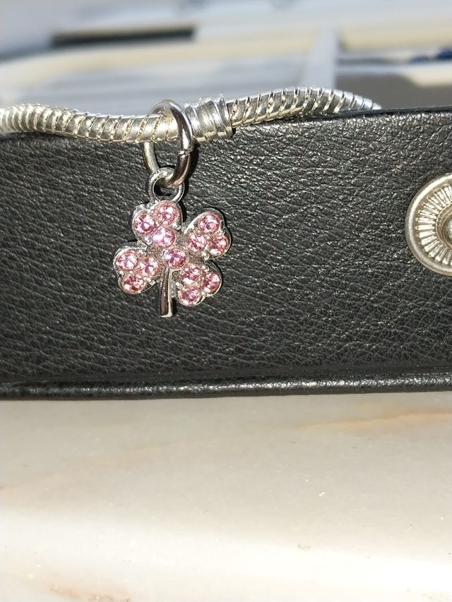 Pingentes Trevo Rosa e Prateada