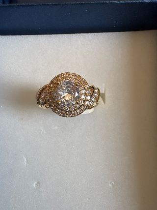 Anillo de compromiso dorado con circonitas talla 7