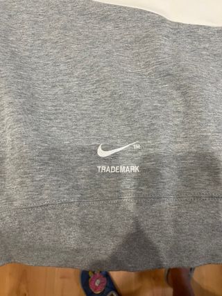 Sudadera Nike gris