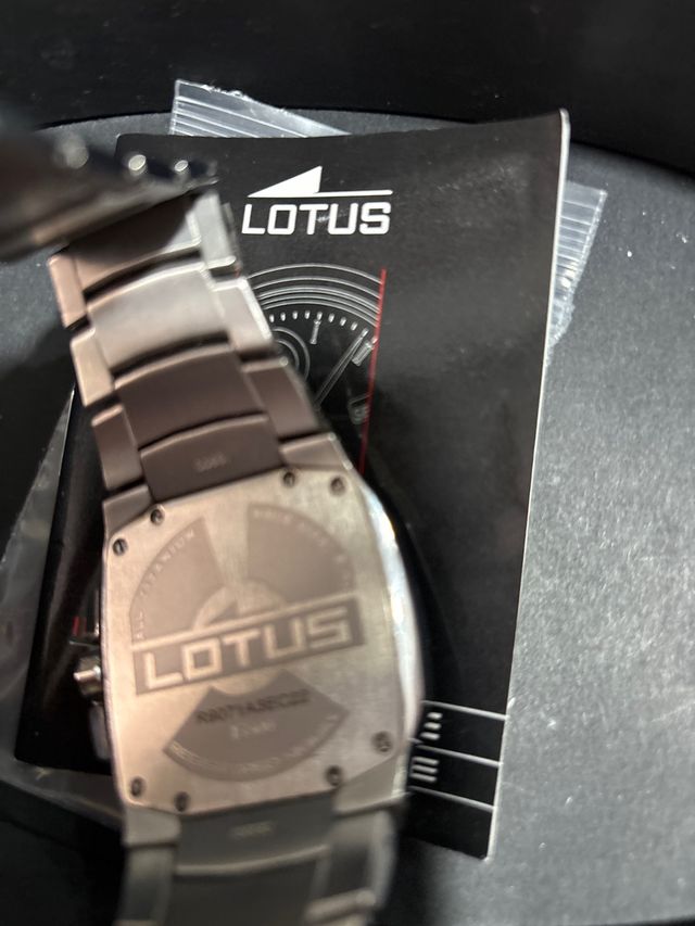 Reloj Lotus Gris Titanio