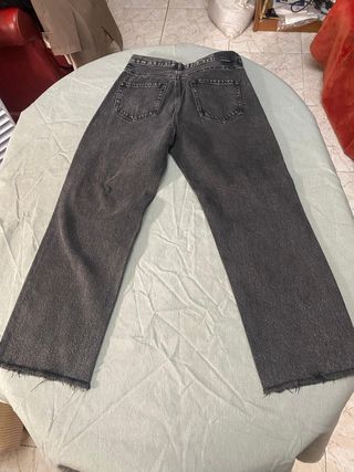 Vaqueros negros rotos Stradivarius 
