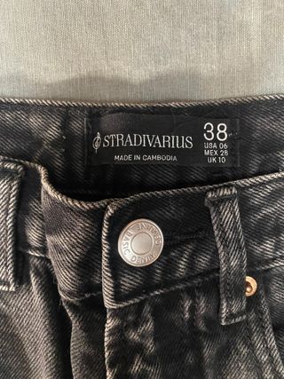 Vaqueros negros rotos Stradivarius 