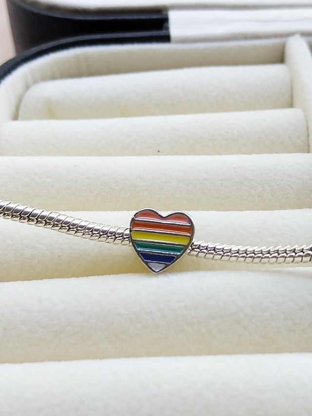 Berloque Coração Arco-Íris