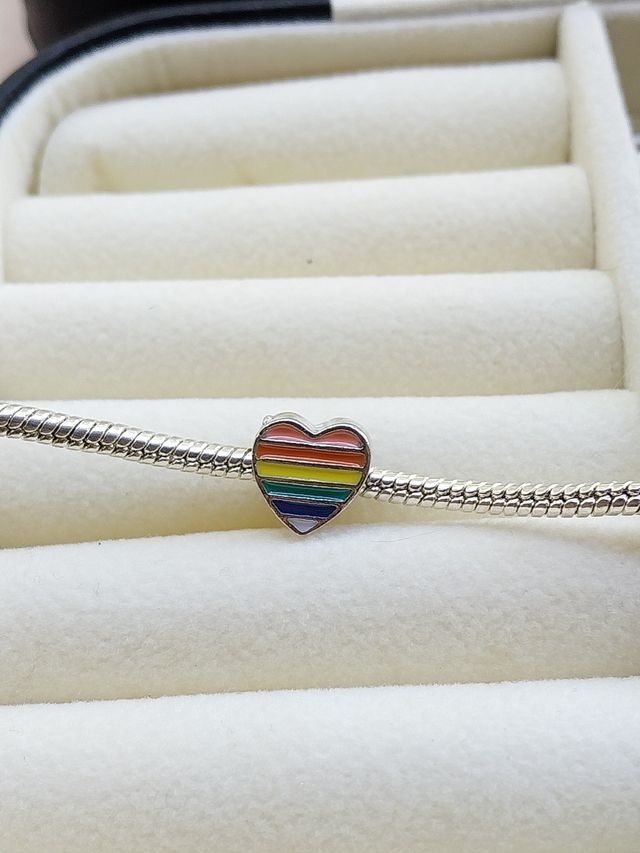 Berloque Coração Arco-Íris