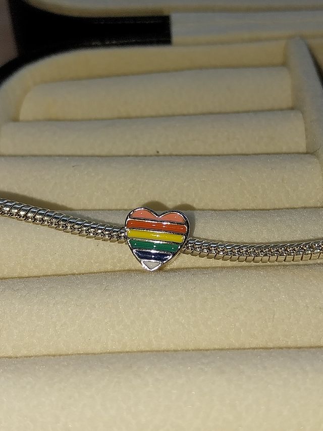 Berloque Coração Arco-Íris