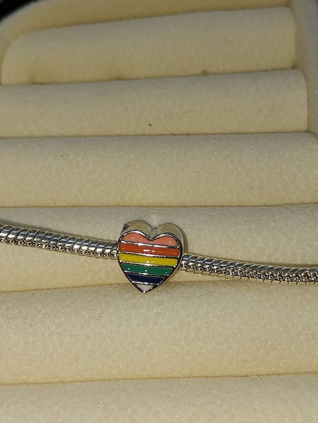 Berloque Coração Arco-Íris