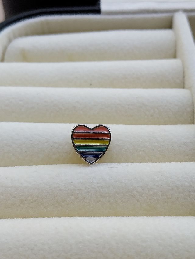 Berloque Coração Arco-Íris