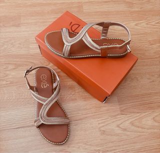 Sandalias exé doradas